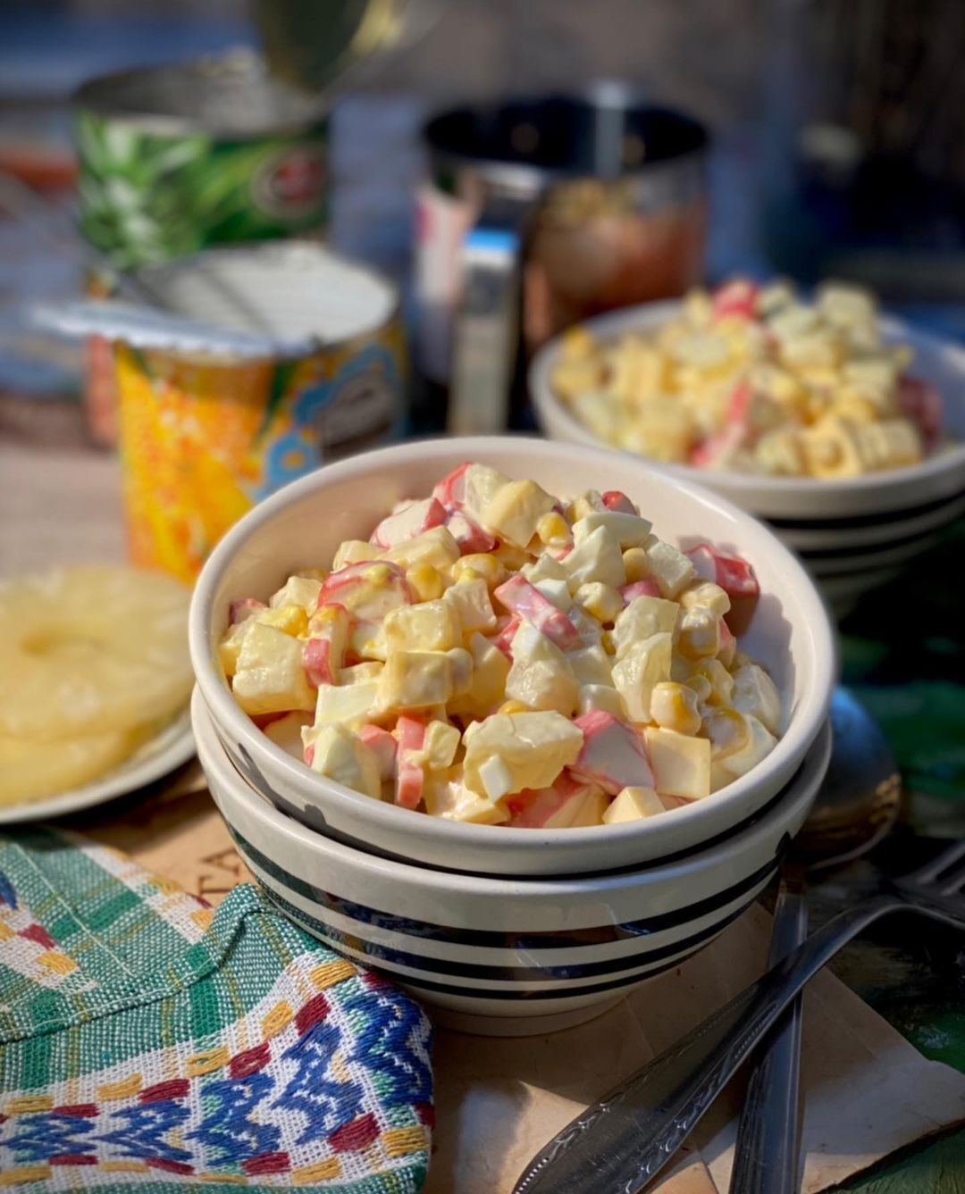 Крабовый салат для новогоднего стола – рецепт | FoodOboz