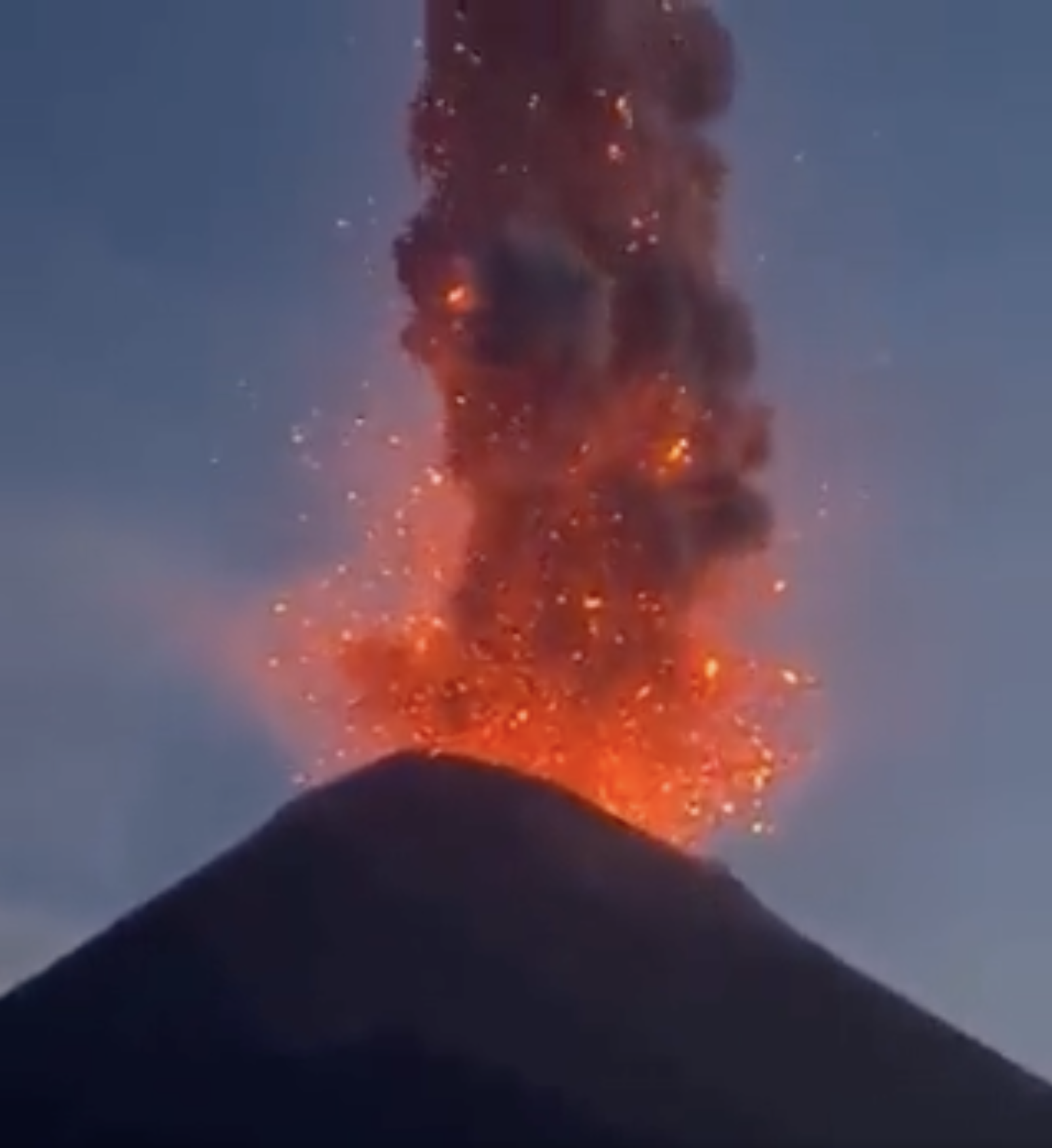 Извержение вулкана Этна: безопасно ли сейчас посещать Сицилию и что нужно знать туристам