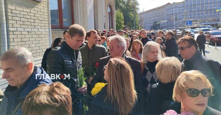 Хотел их "убрать": зять Нины Матвиенко прокомментировал появление предателей Данильца и Моисеенко на похоронах