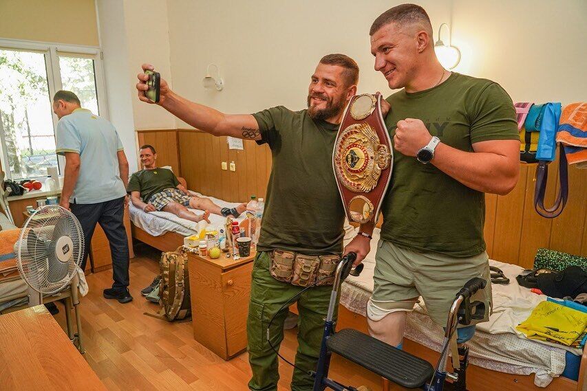 "Бахнемо з усього": відомий український боксер освоїв американську зброю і згадав загиблого бійця "Отаманів"