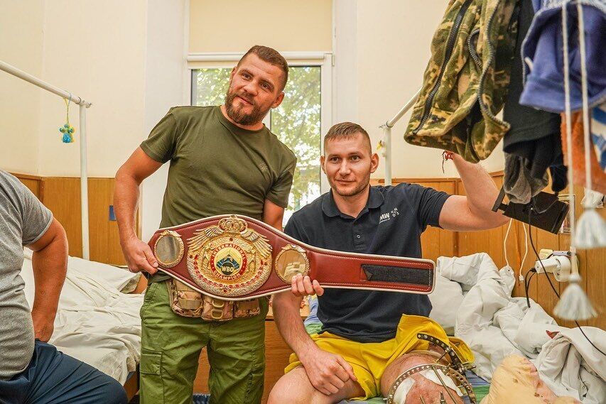 "Бахнемо з усього": відомий український боксер освоїв американську зброю і згадав загиблого бійця "Отаманів"