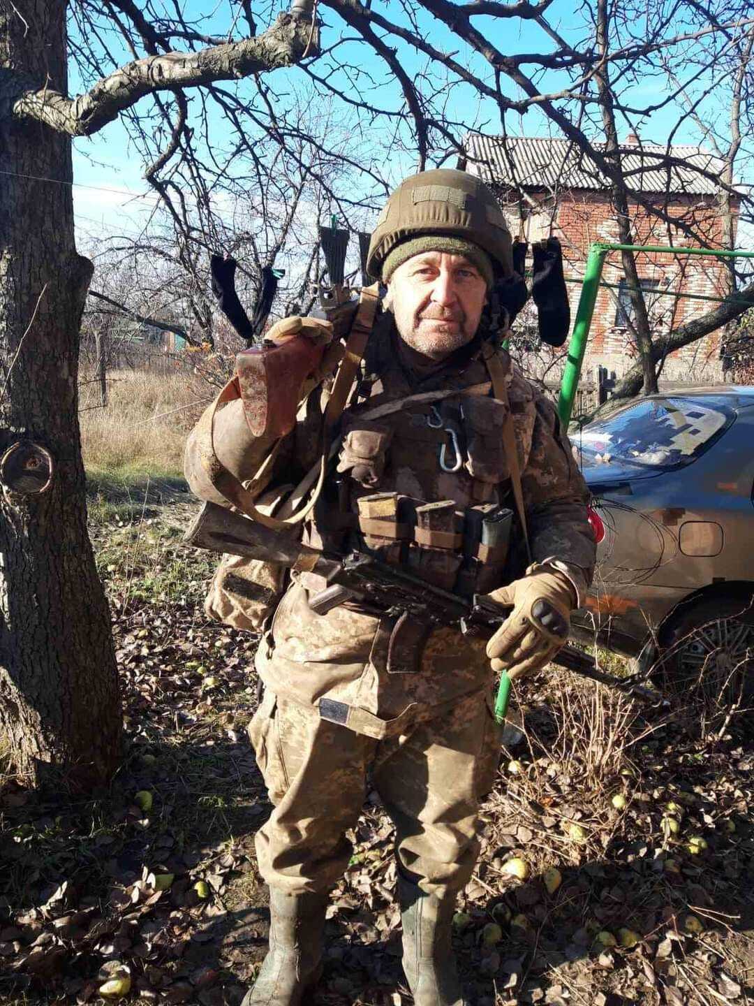 Российские оккупанты убили футбольного тренера и бывшего вратаря, когда он спасал бойцов