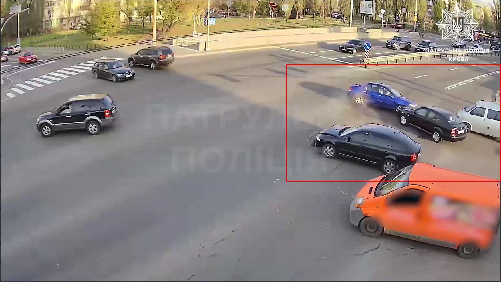 У Києві водійка-порушниця спровокувала масову ДТП. Відео