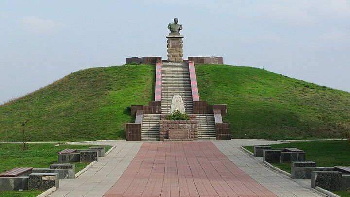 Могила Ивана Сирко на Днепропетровщине.