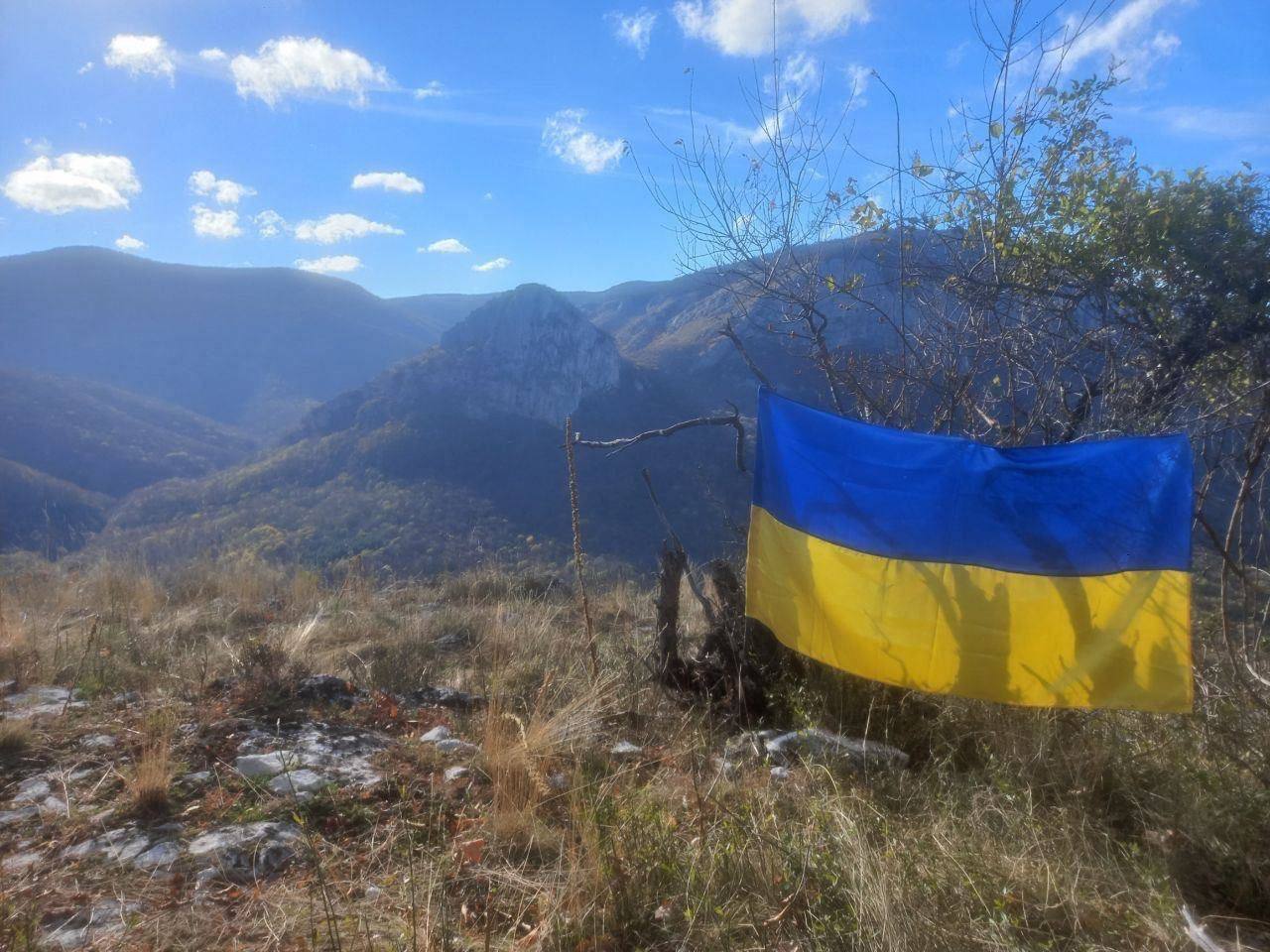 Державний прапор України у Криму.
