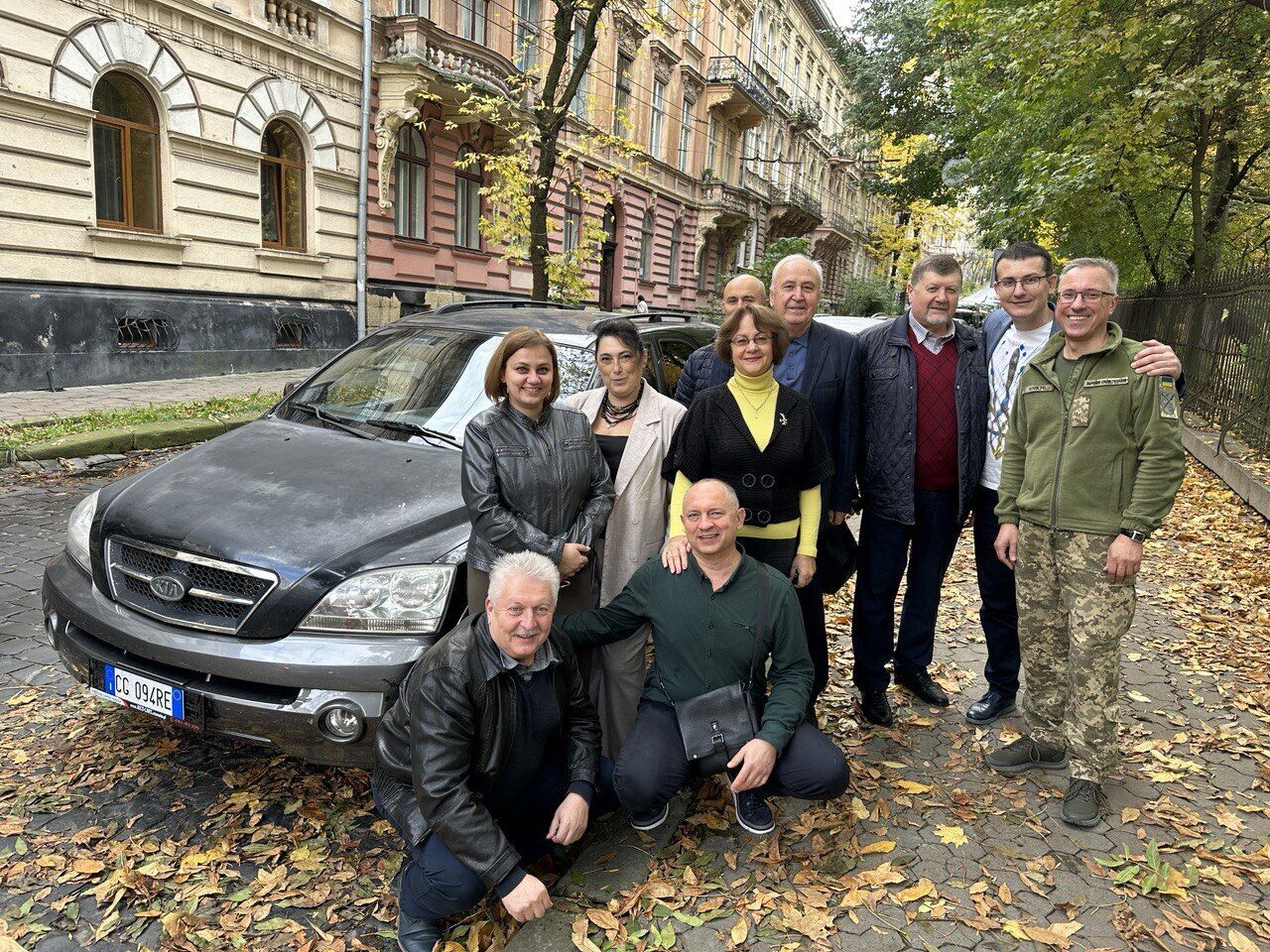 Пресофіцери на Бахмутському напрямку отримали позашляховик від журналістів