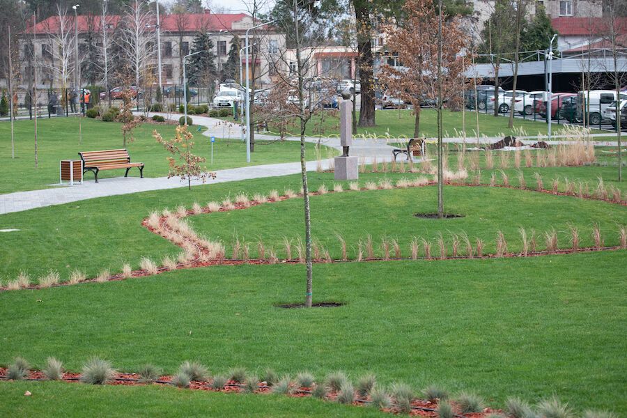 В Киеве появился новый современный сквер "Кусум"