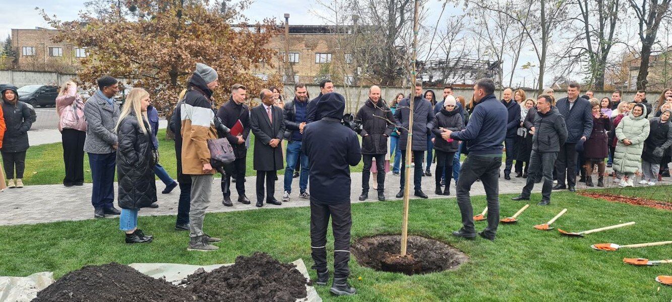 В Киеве появился новый современный сквер "Кусум"