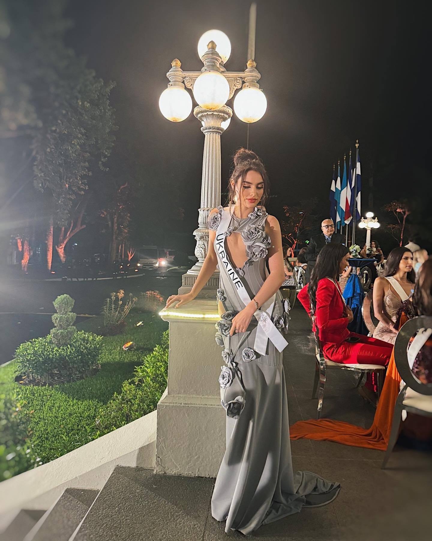 Ангеліна Усанова у півфіналі "Міс Всесвіт" гідно представила Україну: сукня "Фенікс", дефіле в купальнику та особлива відзнака