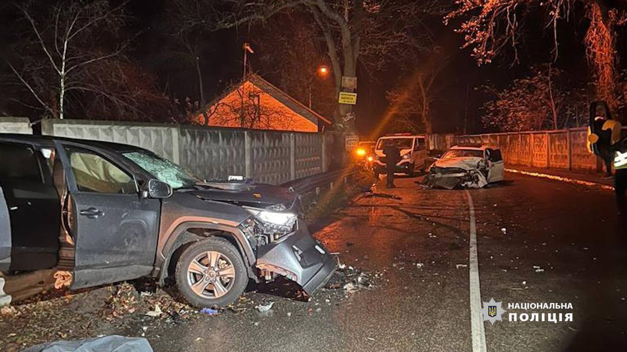 В Киеве 20-летняя пьяная водительница без прав устроила аварию и скрылась с места ДТП: два человека погибли. Фото