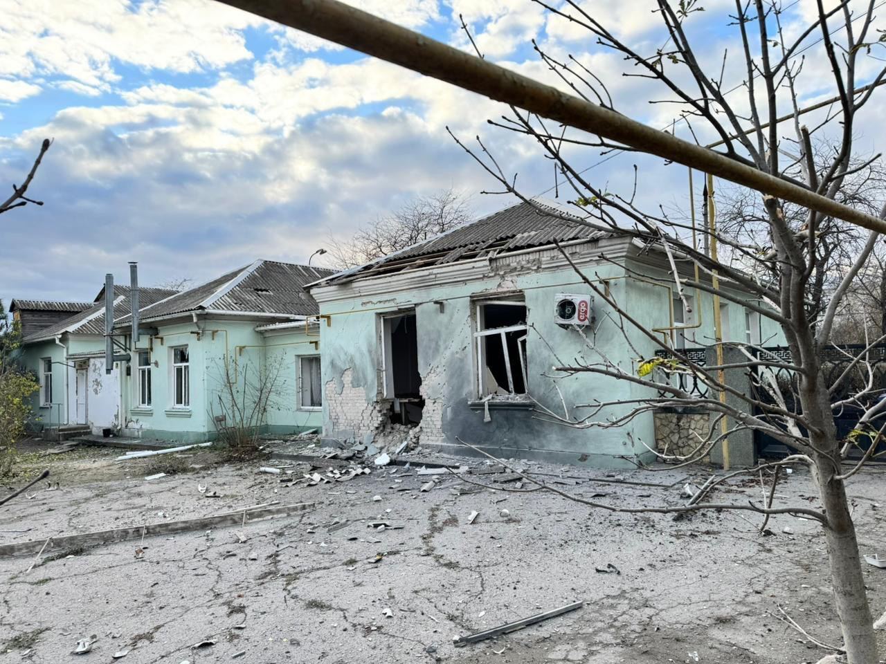 Оккупанты обстреляли Херсон и Белозерку: есть погибшие и раненые. Фото и видео