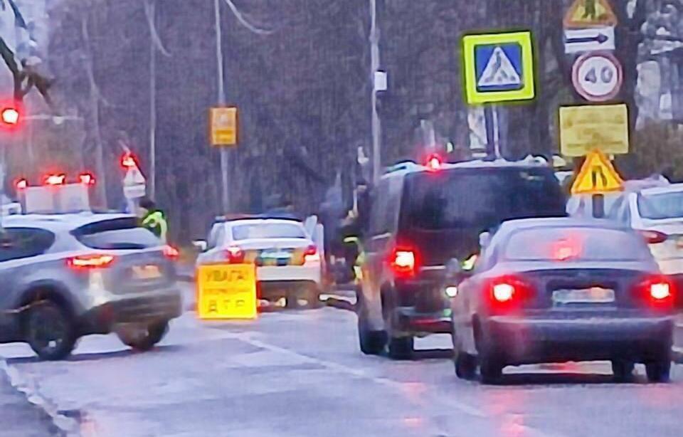 Во Львове экипаж патрульной полиции сбил пожилого пешехода: он умер в скорой