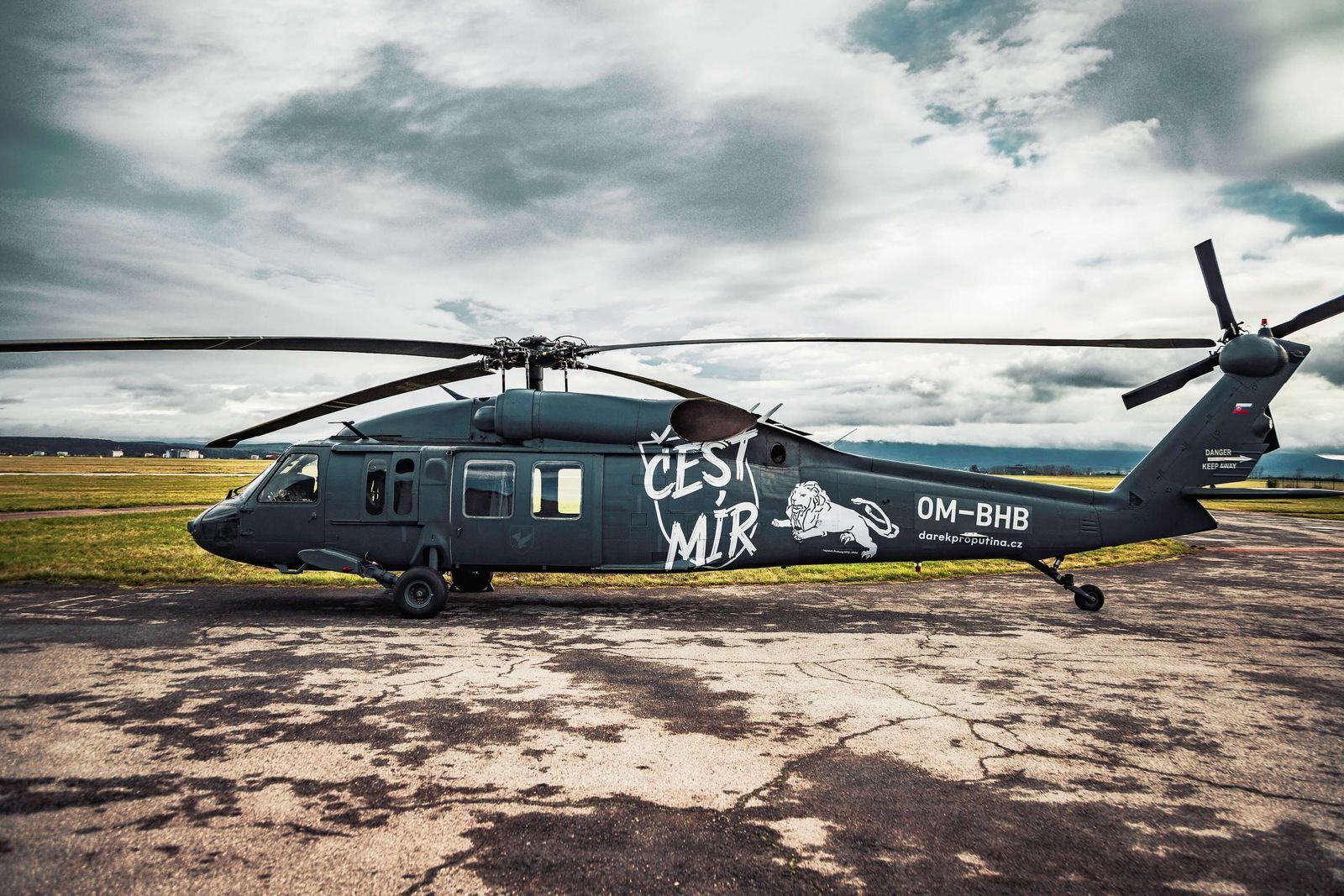 "Подарок для Путина": в Чехии за сутки собрали более $240 тыс. на вертолет Black Hawk для Украины