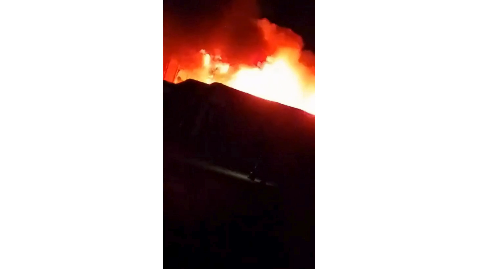 В Валуйках в Белгородской области горит военный госпиталь армии РФ. Видео