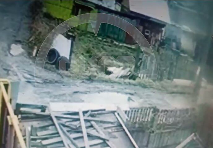 Кара небесна? У Росії прокотився потужний ураган: перевертав авто і зносив дахи. Фото та відео