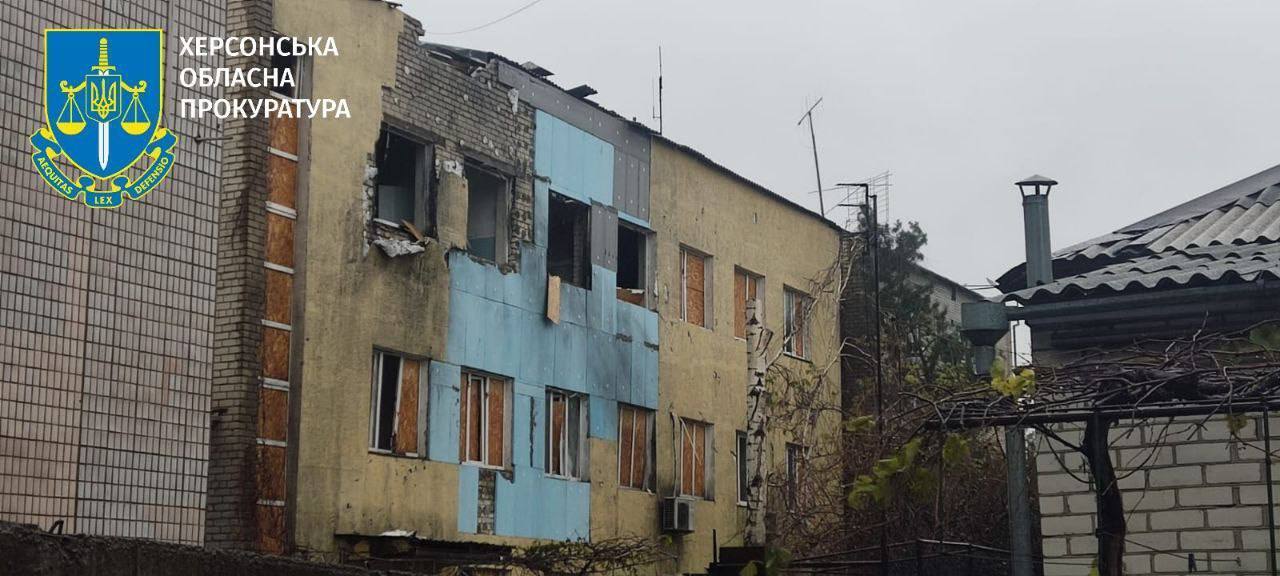 Армія Росії обстріляла зранку Херсон: 5 поранених, серед них – дитина