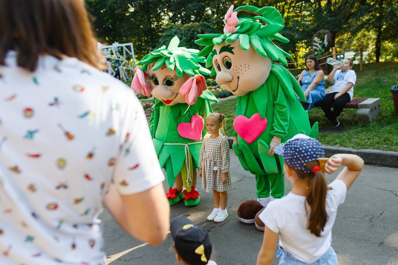 Аниматоры, фотозоны и сказочные персонажи: где провести выходные с детьми в Киеве