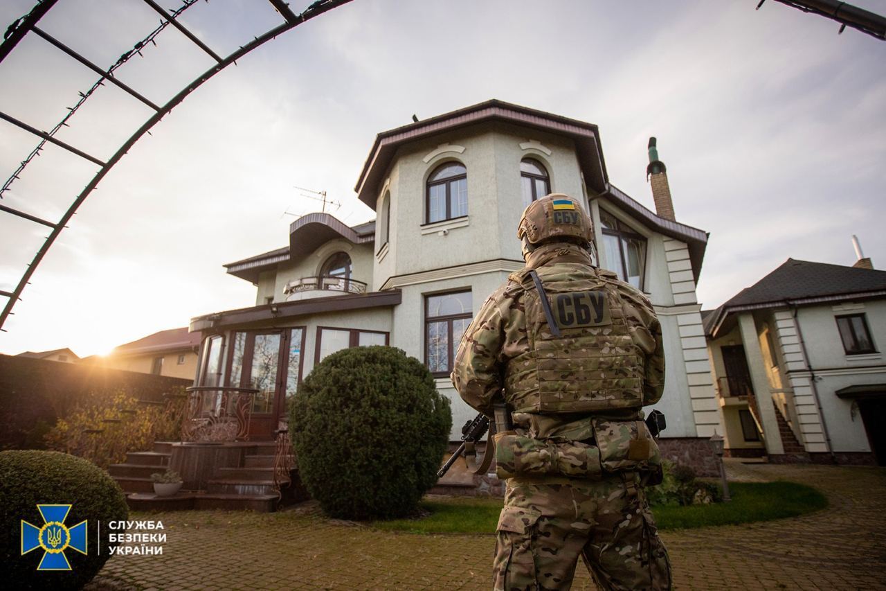 Обсуждали необходимость ракетных ударов по западу Украины: СБУ объявила о подозрении лидеру и участникам секты АллатРа. Фото и видео