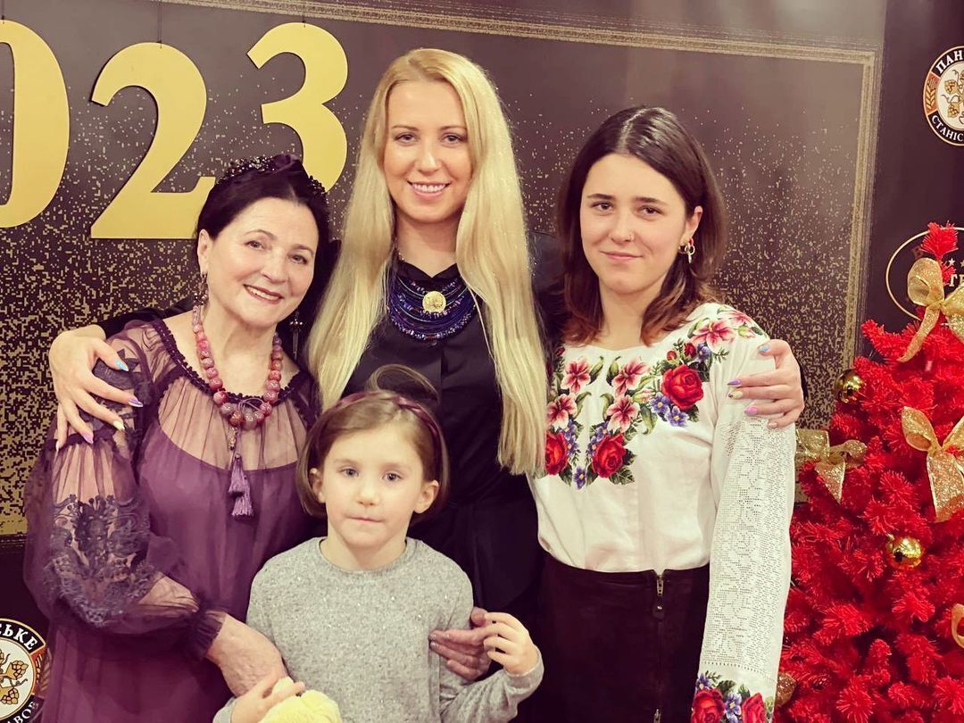 Тоня Матвієнко – у 17 років, а Катя Осадча – у 19: українські зірки, які рано стали мамами