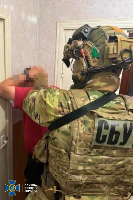 Гарантували "надійність": СБУ затримала на Буковині банду, яка "заробляла" на ухилянтах понад $100 тис. на місяць. Фото