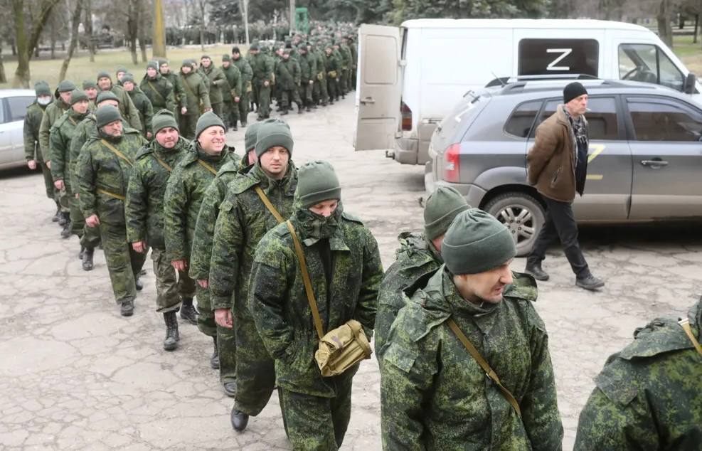 "Обіцяли не чіпати своїх, але обдурили": російські загарбники готують облави на окупованій території