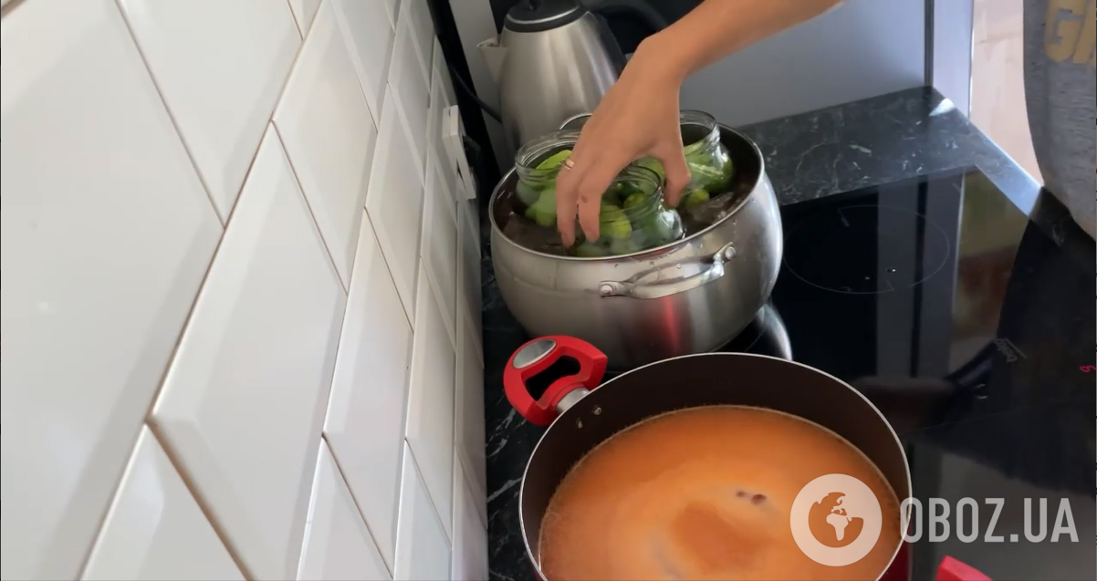 Огурцы получатся очень хрустящими и сочными: как правильно консервировать овощ