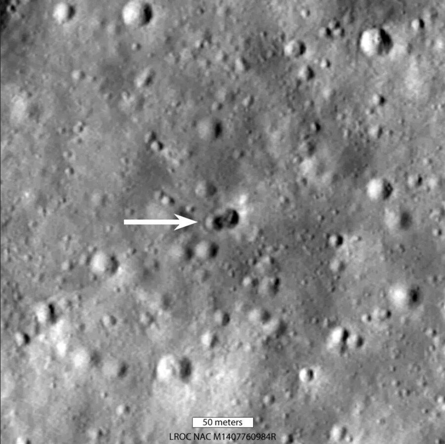 Двойной кратер на Луне