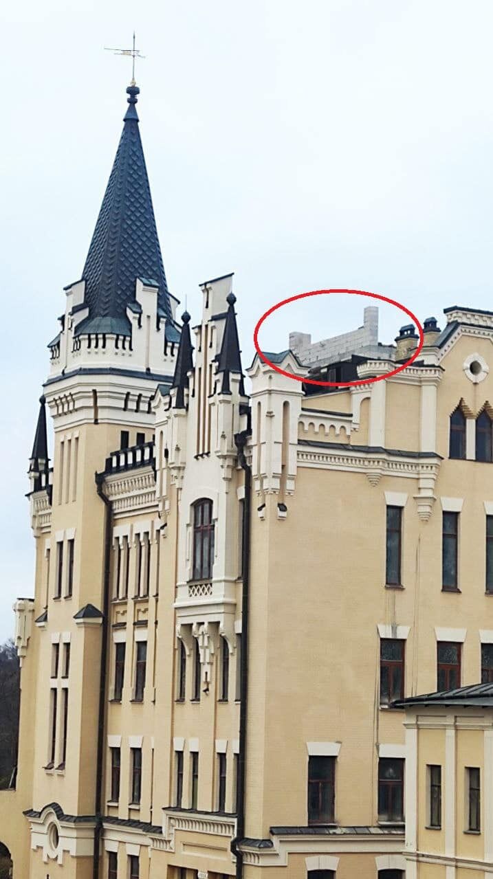 В Замке Ричарда в Киеве возводят незаконную надстройку: у Кличко отреагировали. Фото
