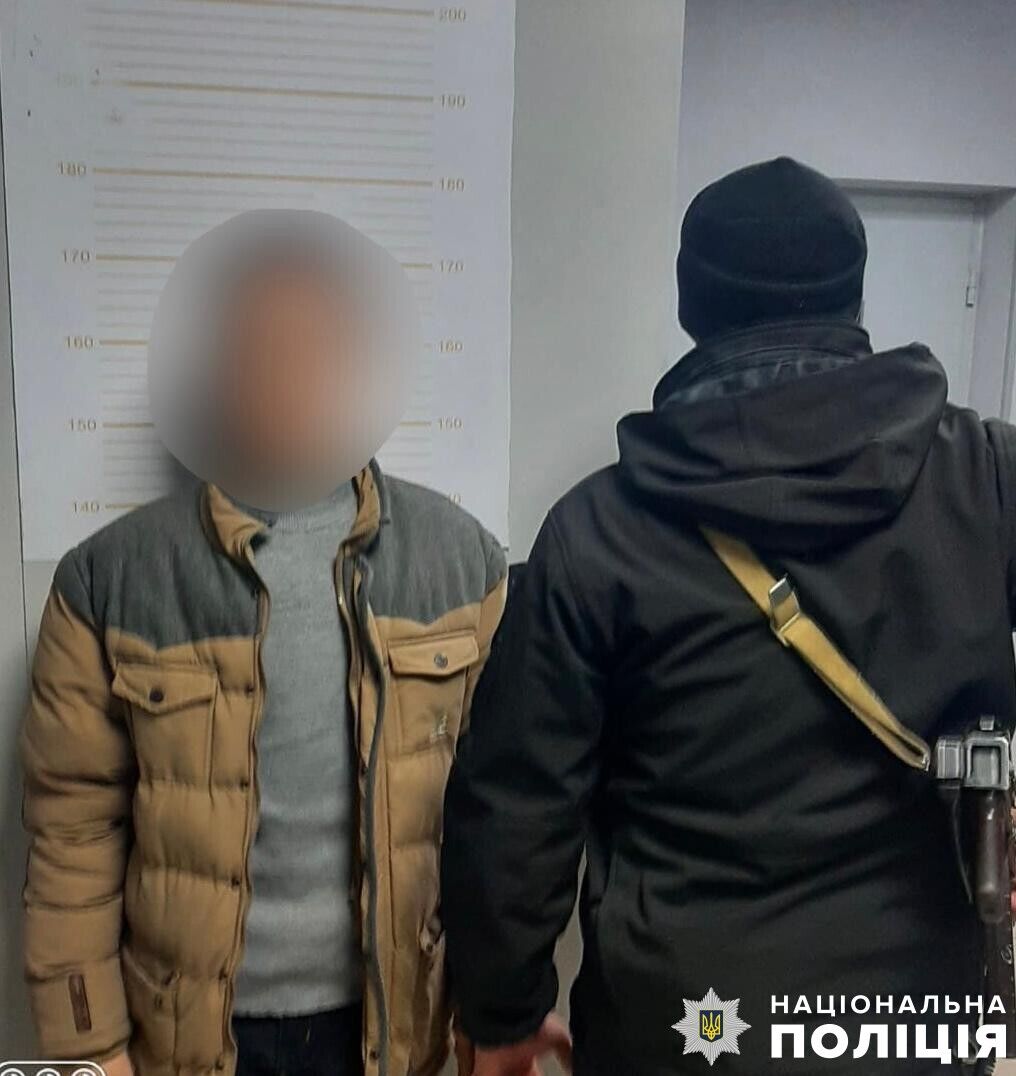 В Киеве задержали братьев-мошенников, которые по схеме "ваш родственник в беде" выманили у пенсионерки почти 10 тыс. евро. Фото