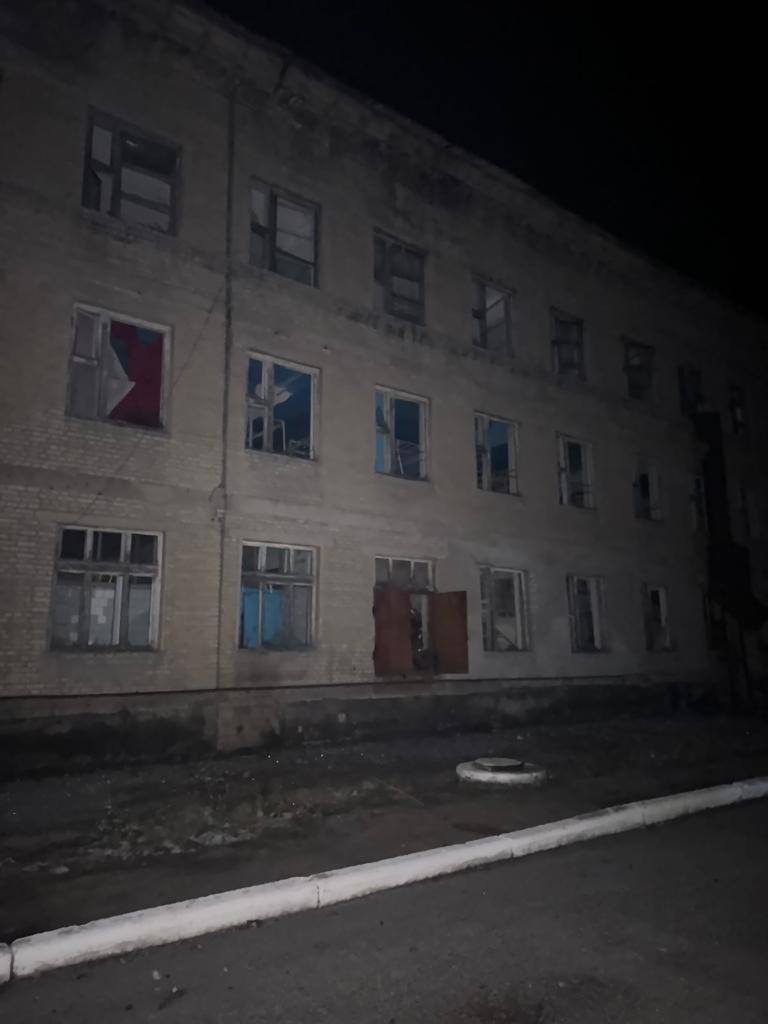Окупанти вдарили по лікарні й шахті на Донеччині, є загиблі та поранені: під завалами можуть лишатися люди. Відео