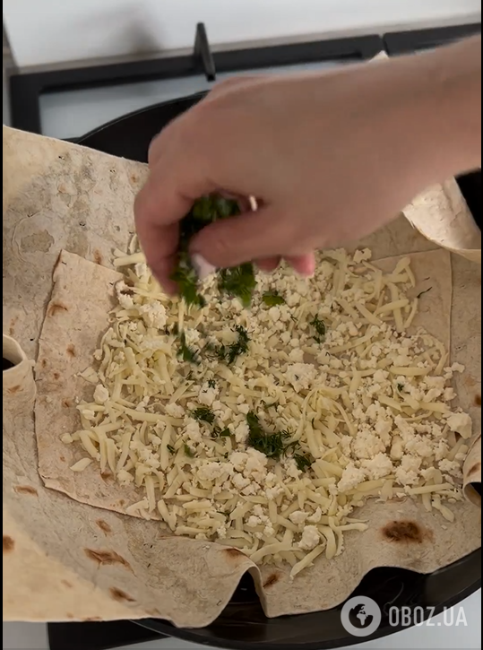 Лінива сирна піца з лаваша за лічені хвилини: готується на сковорідці 