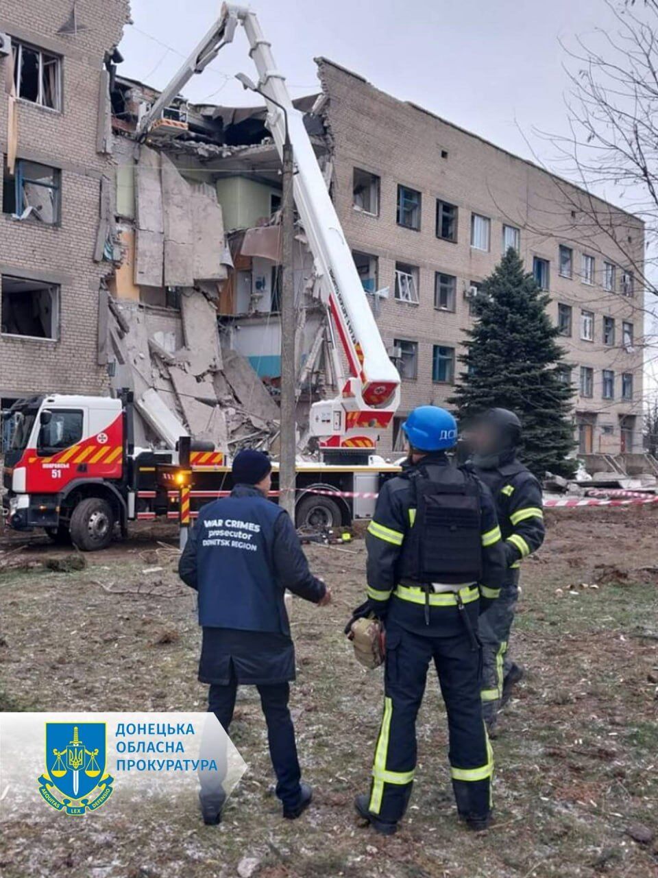 Оккупанты ударили по больнице и шахте на Донетчине, есть погибшие и раненые: под завалами могут оставаться люди. Видео