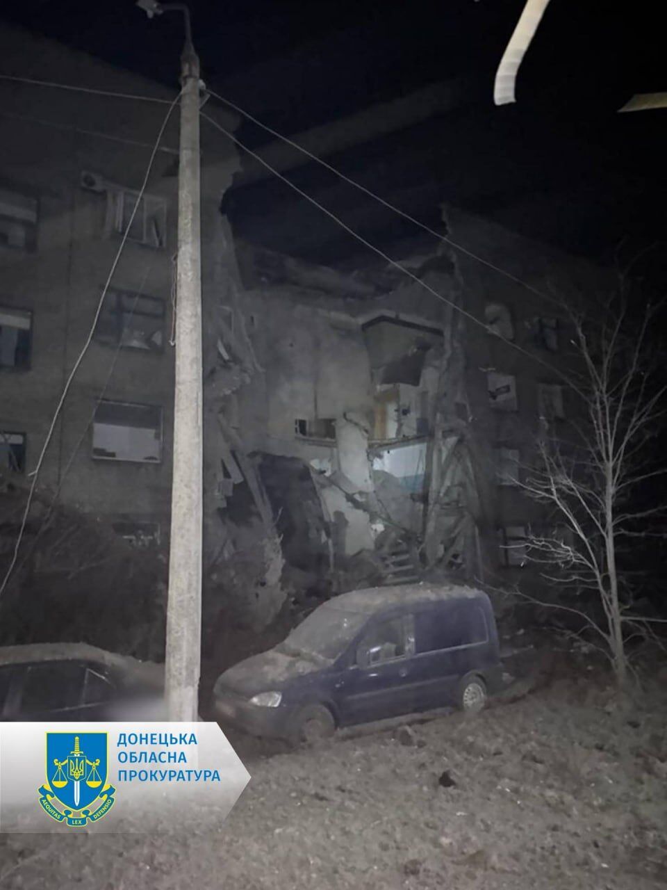 Окупанти вдарили по лікарні й шахті на Донеччині, є загиблі та поранені: під завалами можуть лишатися люди. Відео
