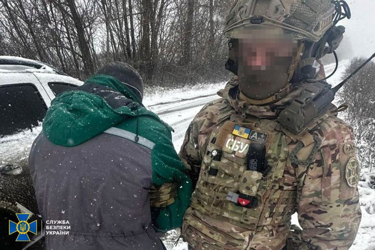 СБУ задержала в Харьковской области агента ФСБ с позывным "Лексус", который разведывал оборонительные рубежи на границе с Россией. Фото