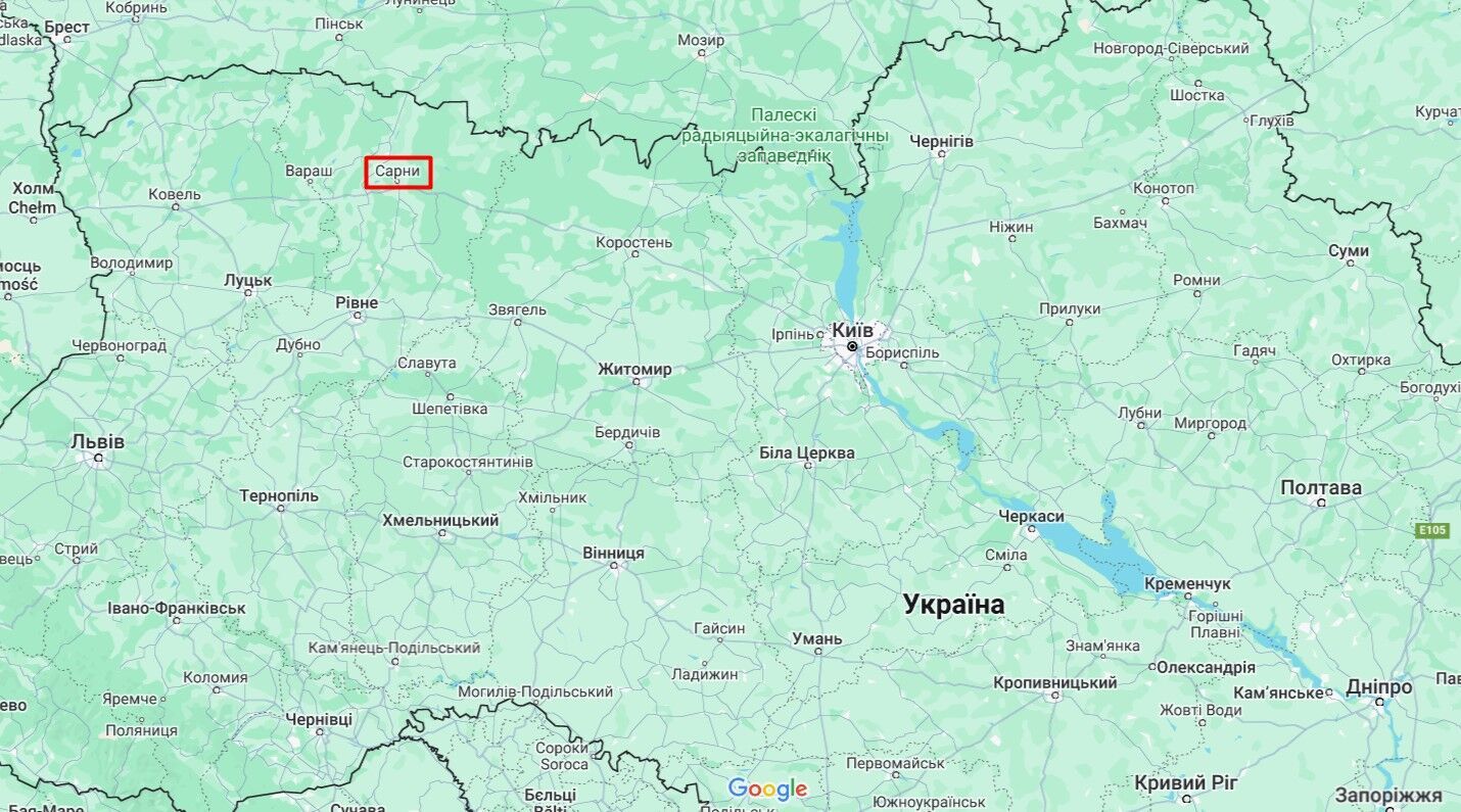 На Рівненщині авто влетіло в бетонний блокпост, серед постраждалих – діти. Фото 