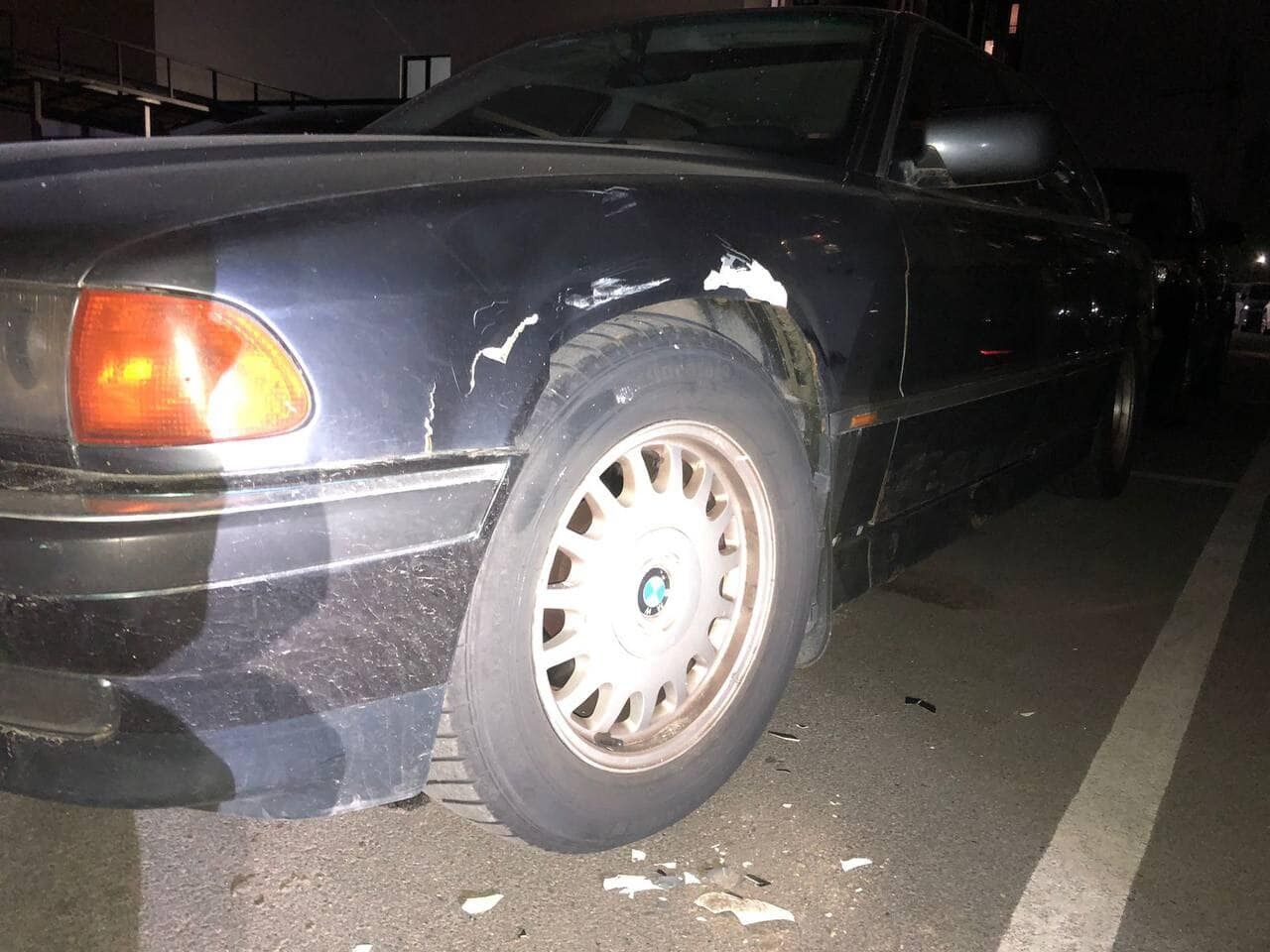 Під Києвом п’яний водій Mercedes збив пішохода: тікаючи з місця ДТП, він протаранив легковик. Фото