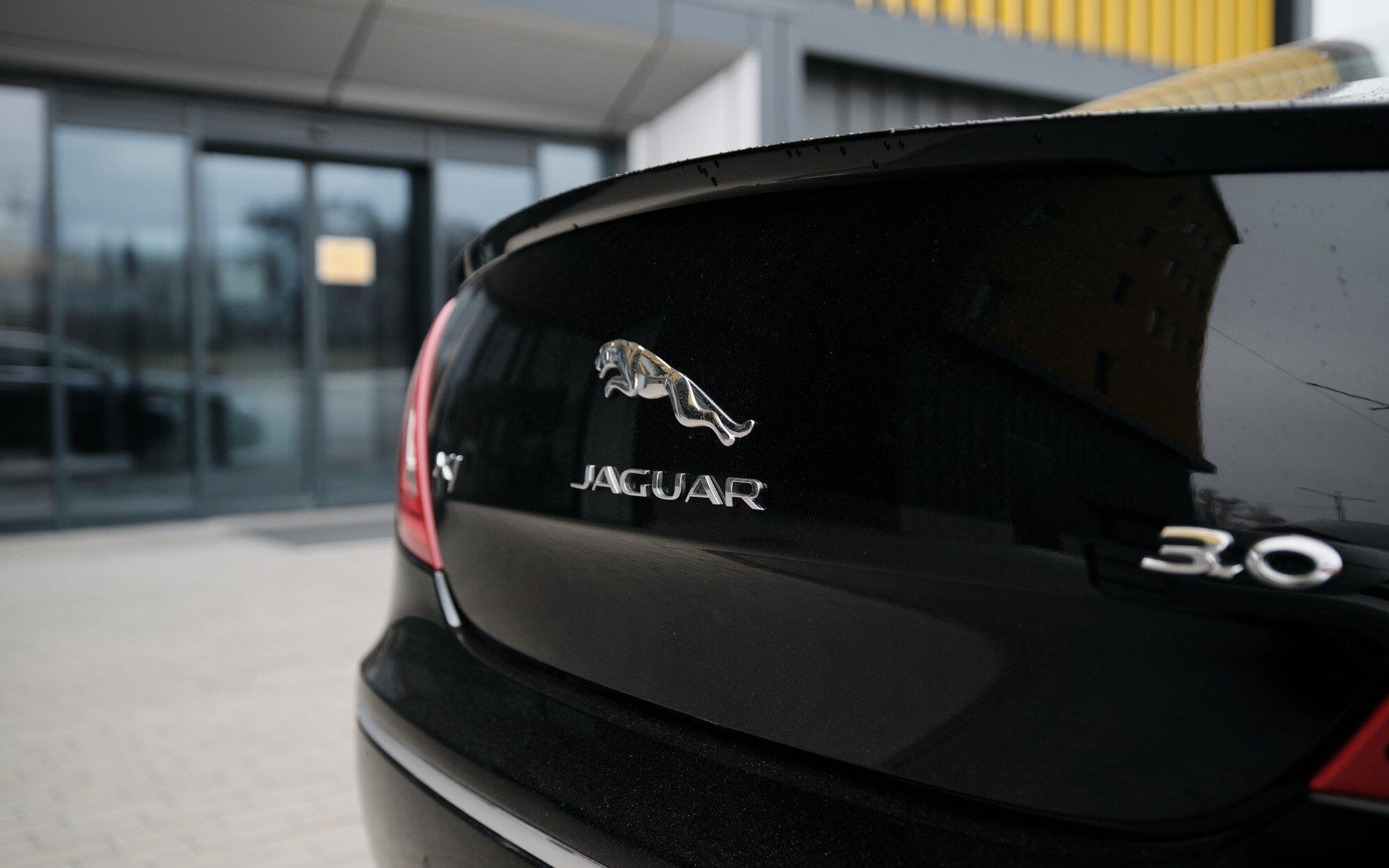 "ДемСокира" перетворить Jaguar XJ донора на 20 човнів для спецпризначенців