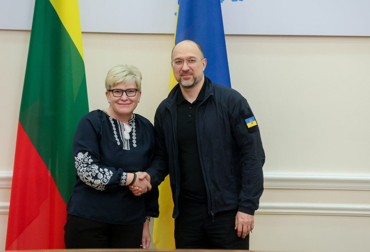 Премьер Литвы приехала в Киев и почтила память погибших Героев. Фото