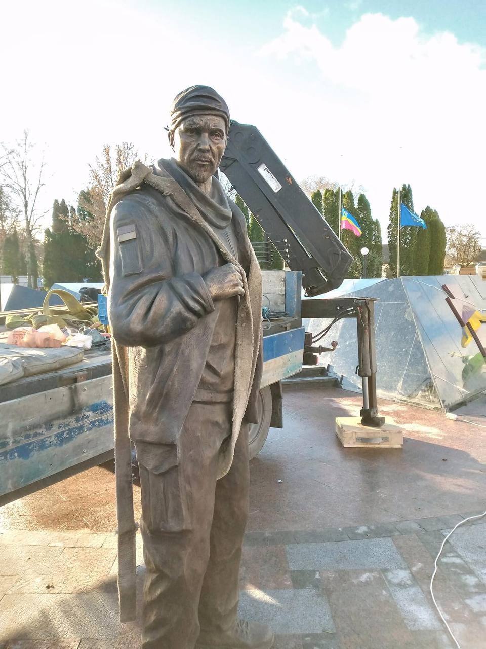 Оккупанты убили его после слов "Слава Украине": в Нежине установили памятник Герою Александру Мациевскому. Фото