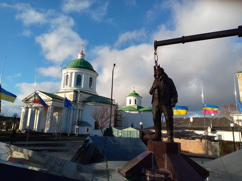 Оккупанты убили его после слов "Слава Украине": в Нежине установили памятник Герою Александру Мациевскому. Фото