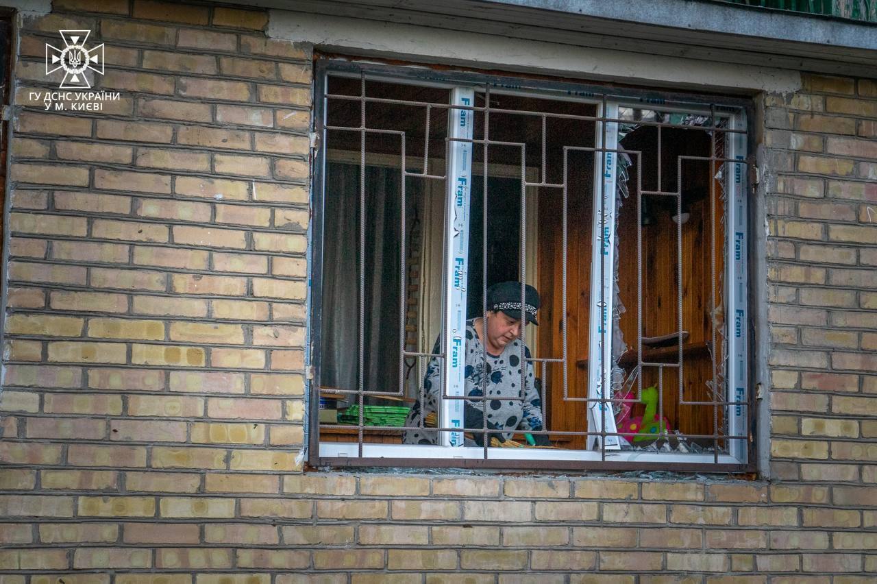Війська РФ у роковини Голодомору атакували Київ "Шахедами": над столицею знищено понад 60 дронів, є постраждалі