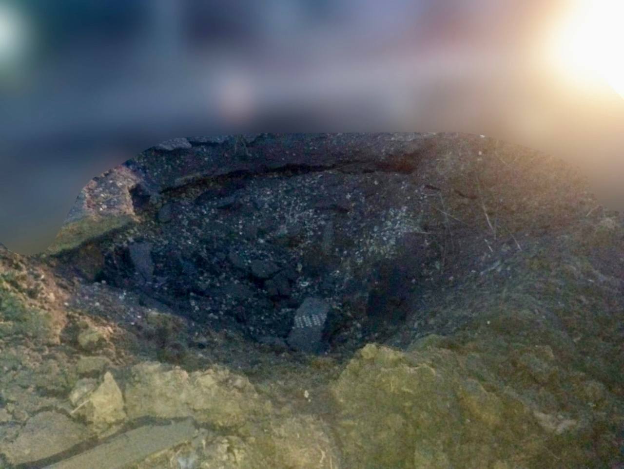 Воронка глубиной 2,5 метра: в полиции показали последствия падения вражеского беспилотника на Киевщине. Фото