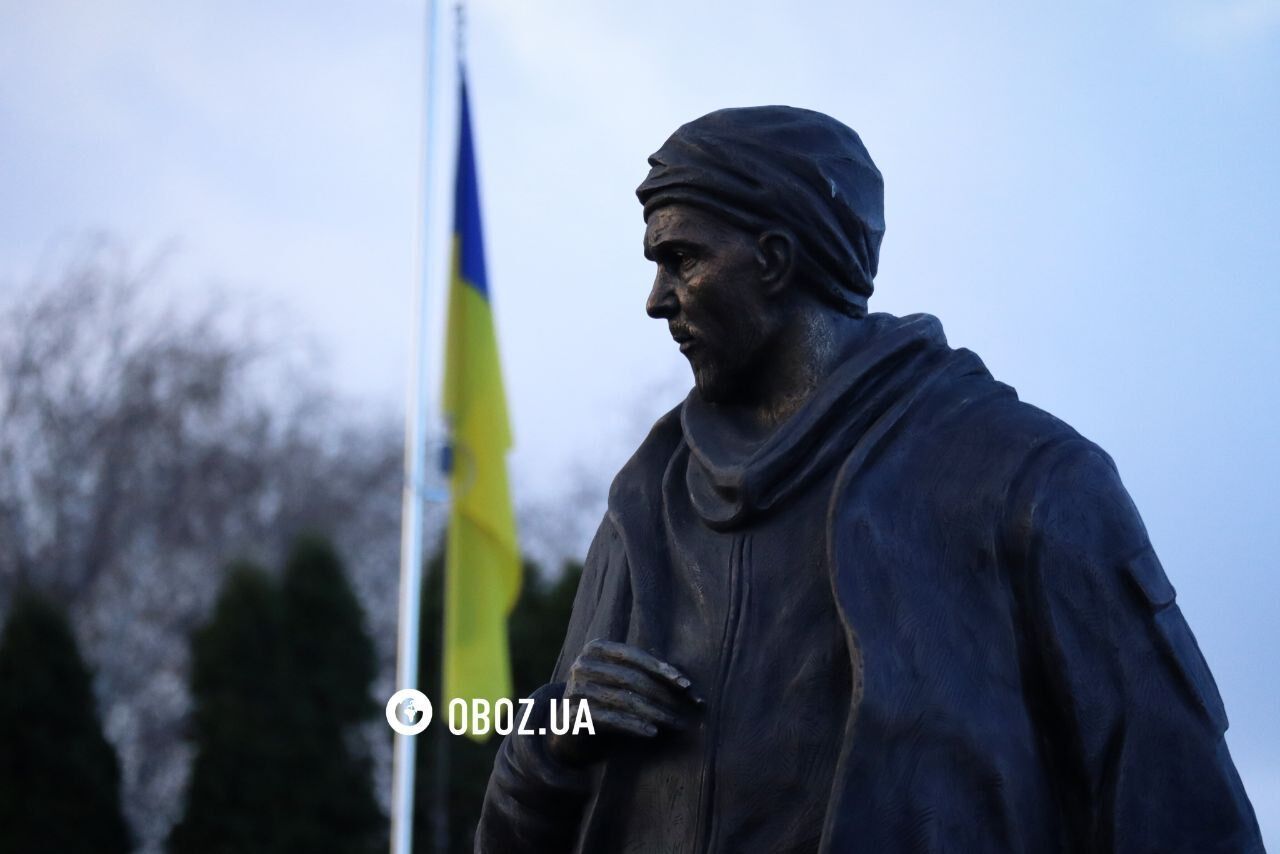 У Ніжині відкрили пам’ятник Герою Мацієвському, якого росіяни вбили після слів "Слава Україні!". Ексклюзивні кадри