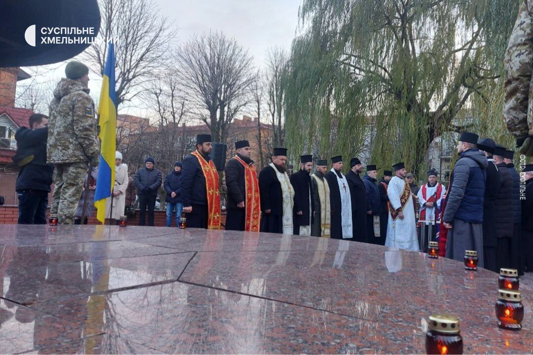 Несли цветы и зажигали лампадки: в Украине почтили память жертв Голодоморов, акции прошли в разных городах. Фото