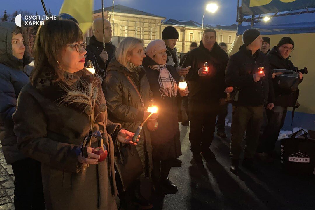 Несли квіти та запалювали лампадки: в Україні вшанували пам’ять жертв Голодоморів, акції пройшли в різних містах. Фото