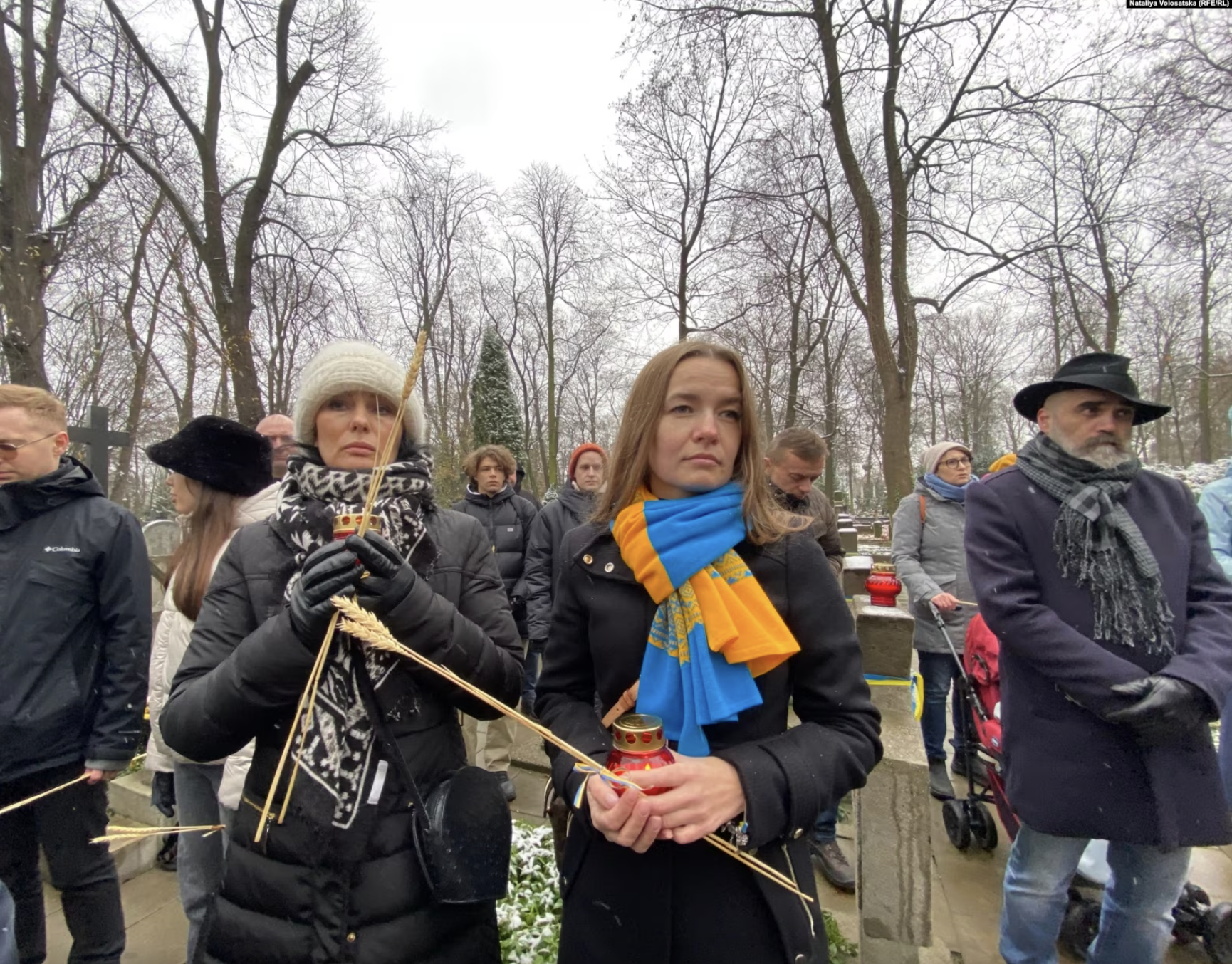 "Весь світ сьогодні бачить, що зло відродилося": у Польщі і Чехії вшанували пам'ять жертв Голодомору в Україні. Фото 