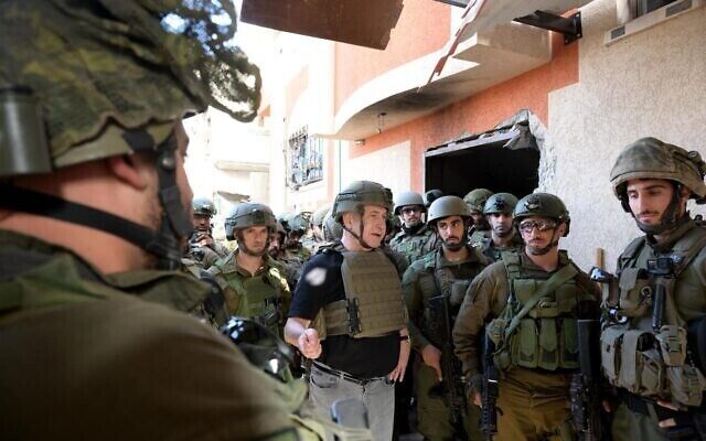 "Ничто нас не остановит": Нетаньяху прибыл в сектор Газа и объявил войну до победы. Фото и видео