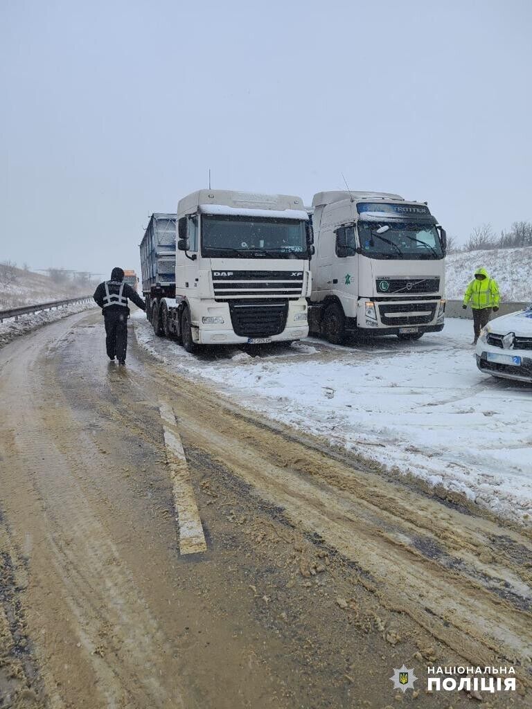 На Одесщине за несколько часов снегопада произошло почти полсотни ДТП: подробности