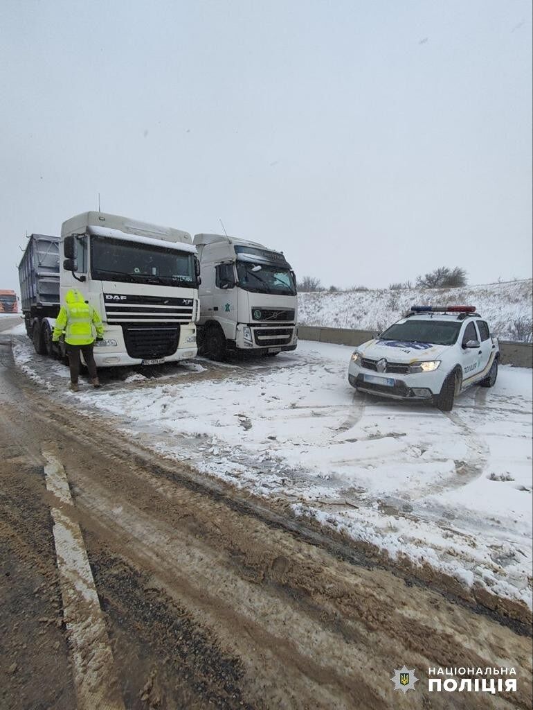 На Одесщине за несколько часов снегопада произошло почти полсотни ДТП: подробности