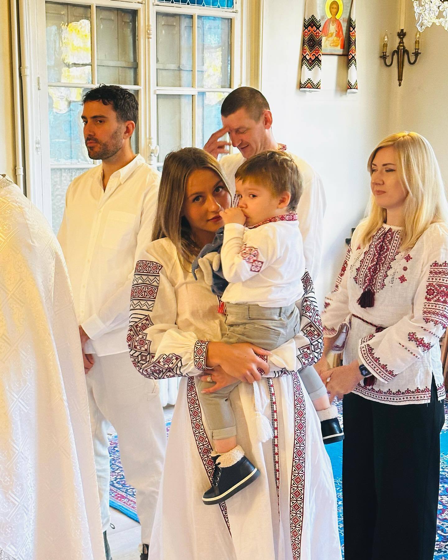 Відома українська тенісистка одягла у Парижі сукню-вишиванку та вразила мережу своїм виглядом. Фото